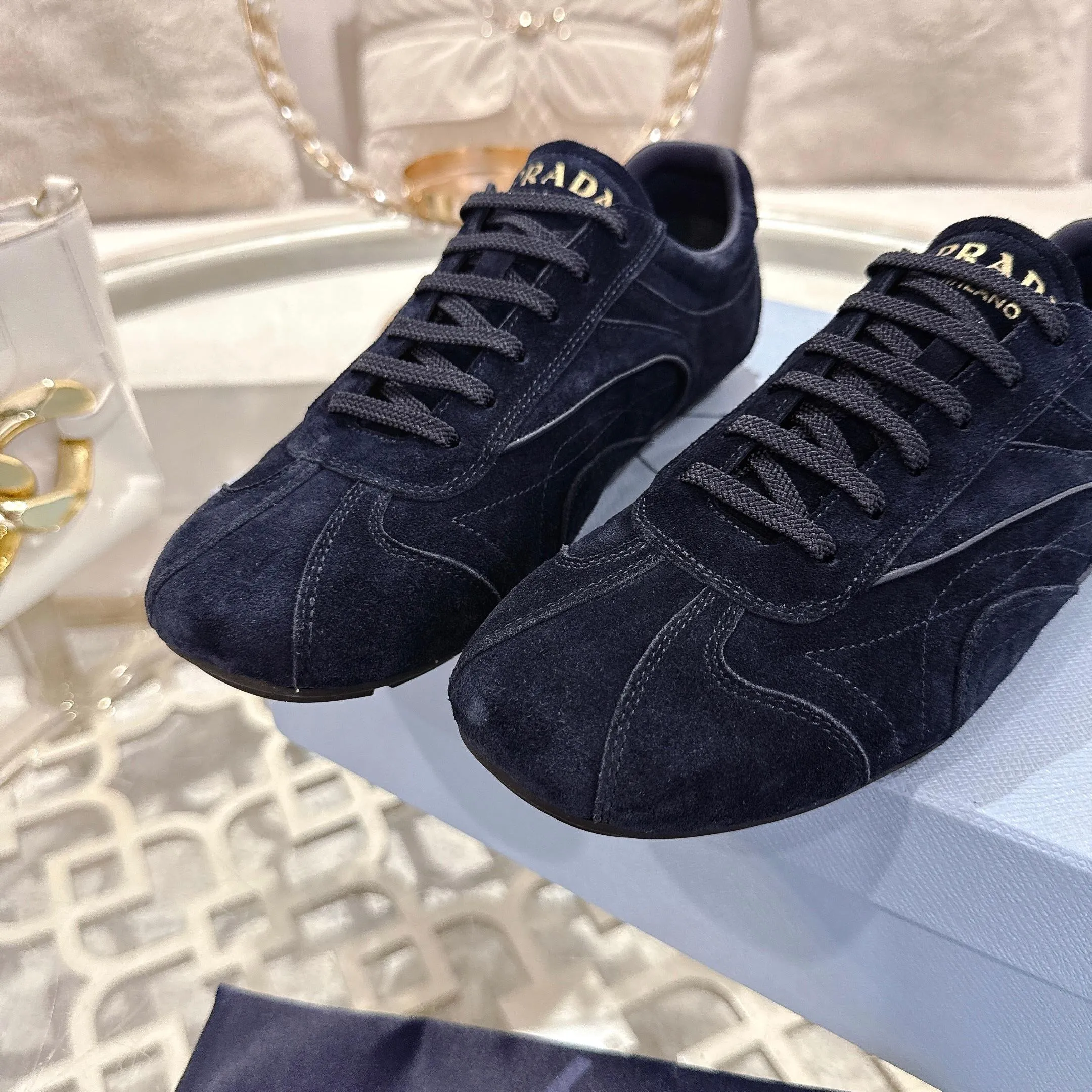 P600. PRADA for couples, casual shoes for couples, originally developed 1:1, made of high-mercerized cowhide, silk sheepskin lining, rubber outsole, comfortable and soft on the feet, size for women: 35 to 41. Male 38 to 45
